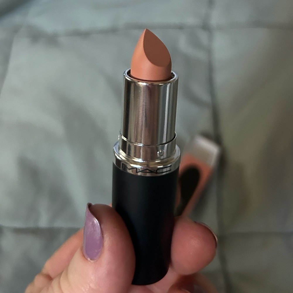 M·A·C M·A·Cximal Sleek Satin Lipstick in Fleshpot - Picture 2 of 7